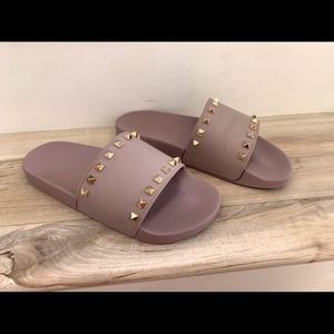 Authentic Valentino Rockstud Slides
Purple 
Size 41
Price firm ,